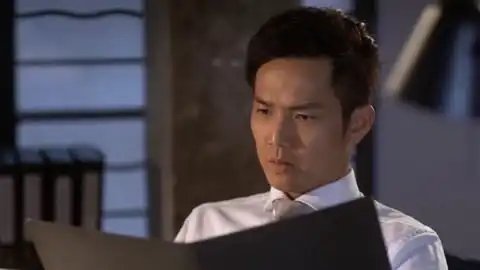 何以笙箫默赵默笙初到袁向何律师事务所,怀疑何以琛在这里上班
