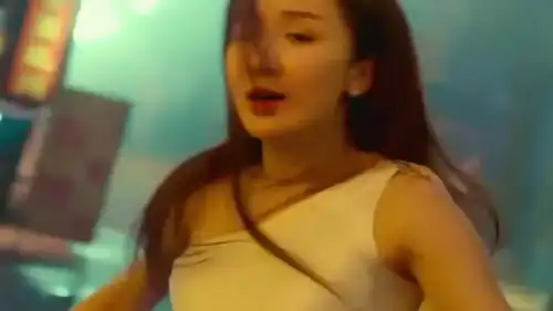 爱情公寓一菲霸气保护曾小贤,与张起灵大打出手,可惜裙子碍事
