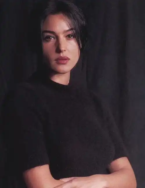 她是无法超越的西西里的美丽传说,也是人间清醒的女子
