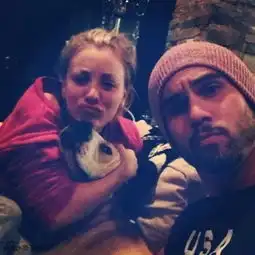 生活大爆炸penny结婚网上晒甜蜜照
