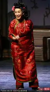 话剧四世同堂北京开演秦海璐陶虹pk艳俗造型