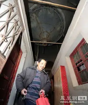 合肥50余户居民蜗居水泥罐底