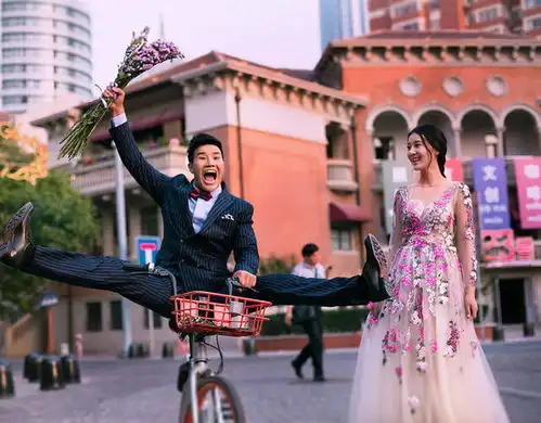 小兵张嘎谢孟伟婚纱照曝光娇妻貌美不输女明星