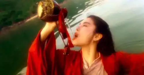 岁月从不败美人,70岁的林青霞为何风采依旧
