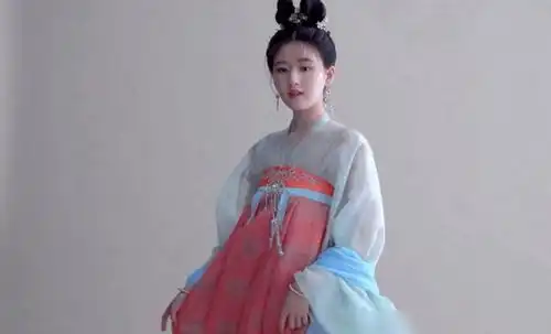 长歌行赵露思剧照被嘲有点东西,看了对热巴的评价,笑翻了
