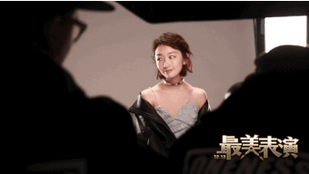 组图周冬雨最美表演棚拍花絮带病上阵超敬业
