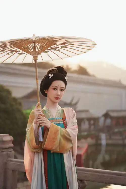杨紫国色芳华又上热搜,新宣传方式太硬核,古装王炸实至名归
