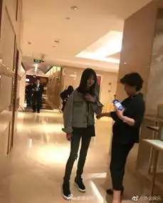 组图久违现身郑爽亮相新剧发布会长发披肩清新可人
