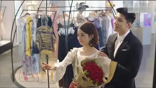 倾城时光厉致诚给林浅送了一幅画,纪念两个人的倾城时光