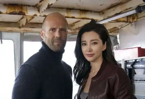 李冰冰谈巨齿鲨,曾当场要求改剧本有谁注意到她脸很奇怪