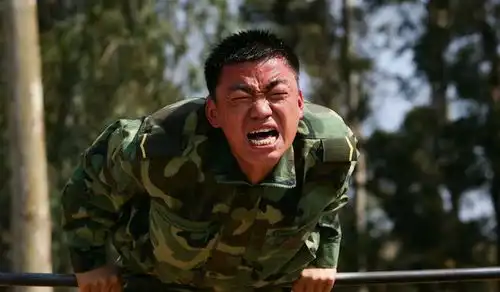 吴京新片预告炮火连天飞机坦克成群,宣传语比战狼还燃
