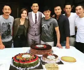 周润发生日仍不停工,片场内过生日
