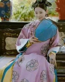 她是李明启老师的儿媳妇,参演了延禧攻略,演技深得好评
