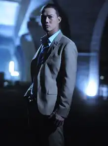 谢天华平安夜出席活动被指整容微笑否认