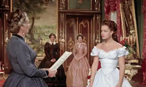 15岁嫁皇帝,61岁死于暗杀,欧洲第一美人悲剧的一生
