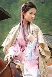 刘亦菲骑马剧照各种美绝对仙气十足
