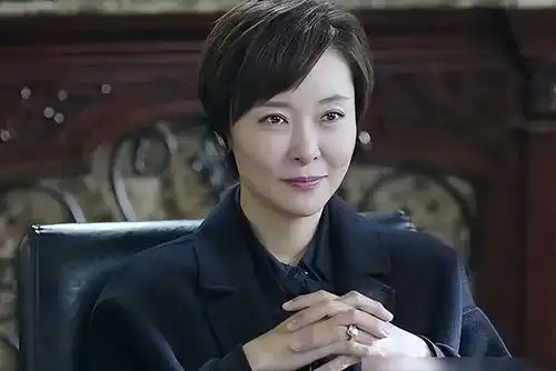 只恋爱,不结婚18岁就追求者无数的柯蓝,年过半百还没玩够