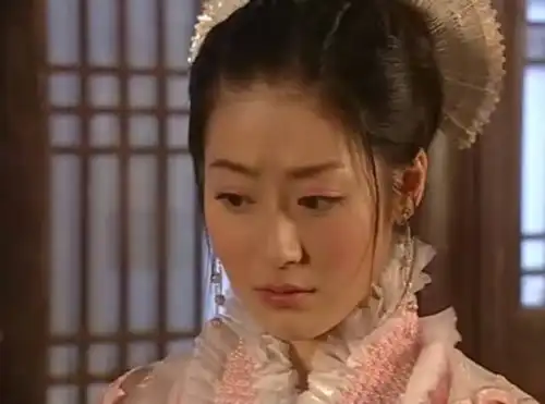 她是少年包青天中的陆湘湘,隐退多年晒古装剧照宣布回归