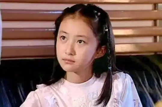 被群嘲最丑童星,因为长相而落榜北电,没戏拍,如今外貌变化大遭质疑整容,晒自拍秀小蛮腰美翻了搜狐娱乐搜狐网
