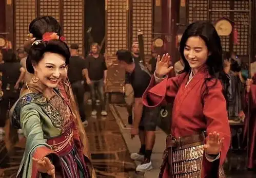 刘亦菲晒花木兰幕后美照,与花家4人幸福合影,一袭红衣气场全开
