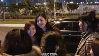 王菲演唱会真的崩了网友像车祸现场还好窦靖童帮妈妈把局势挽回
