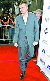 泰坦尼克号回归看莱昂纳多和凯特时尚变迁9