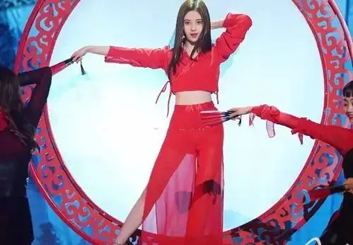 终于get到鞠婧祎花戎红衣造型太惊艳,终于不是半永久