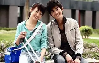 转眼间八年,那时的郑爽真可爱啊,清纯娇憨
