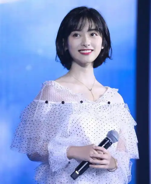 网友要哭了流星花园被疯狂吐槽后,沈月的资源更逆天
