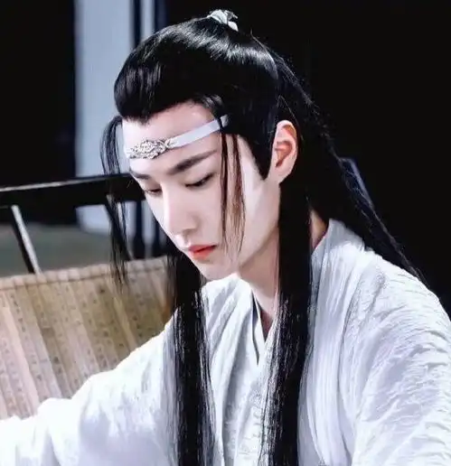 男神一袭白衣,本以为杨洋肖战够仙了,看到王一博仙气四溢
