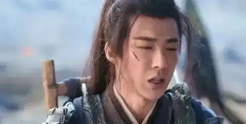 资本家的丑孩子又出来拍戏了没有颜值和演技的资源咖,太可怕
