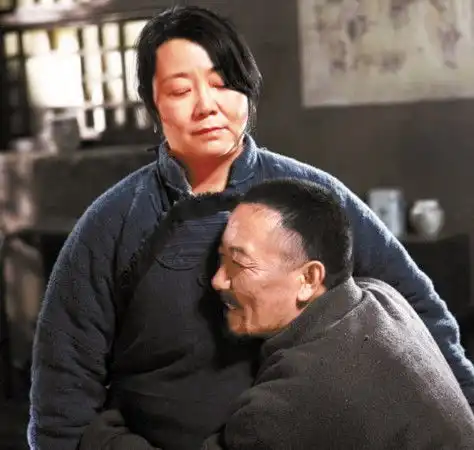 中国地央一播李幼斌有缺点的英雄才真实