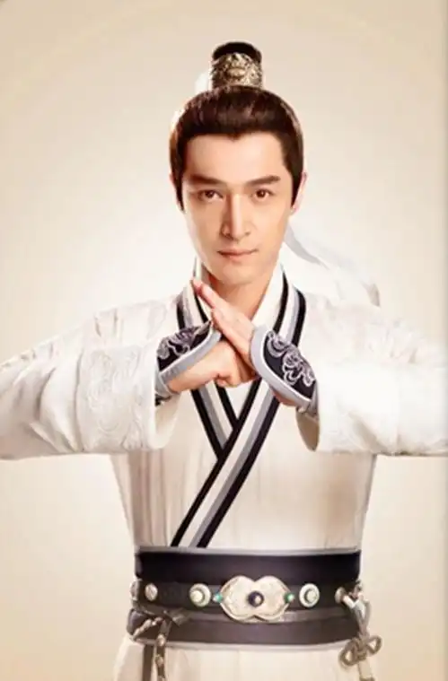 古装男神胡歌飘逸儒雅,鹿晗眉清目秀,刘学义剑眉星目
