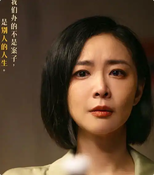 带儿进组张艺谋大儿子参演第二十条,看清五官后,气质不输雷佳音
