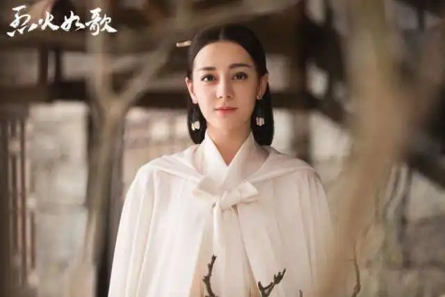 迪丽热巴烈火如歌网播量第一,网友白衣歌儿真好看,为你点赞
