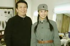 黄圣依加盟建国大业化身战地播音员