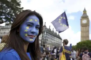 伦敦数千民众呼吁留欧人山人海场面壮观
