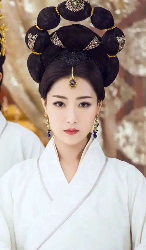 从京城四美到单亲妈妈,白冰的前半生,一直在乘风破浪
