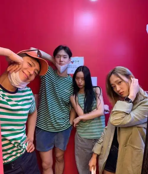 请回答1988珍珠近照曝光,小吃货长成瓷娃娃长腿美少女
