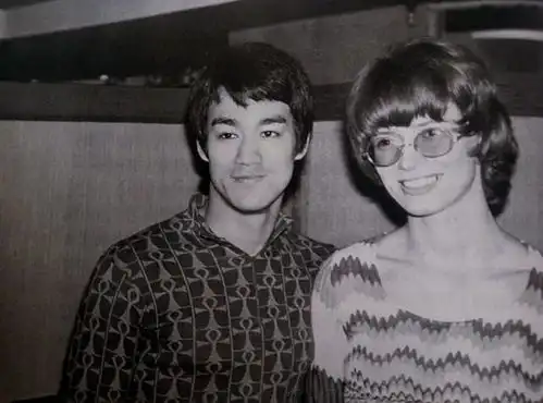 李小龙去世以后,为何他的徒弟没过多久就娶了他妻子原因很现实
