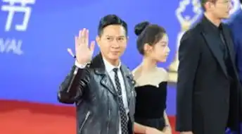 张家辉拍了那个广告后来我烦死了,所以我都停止和他们合作了