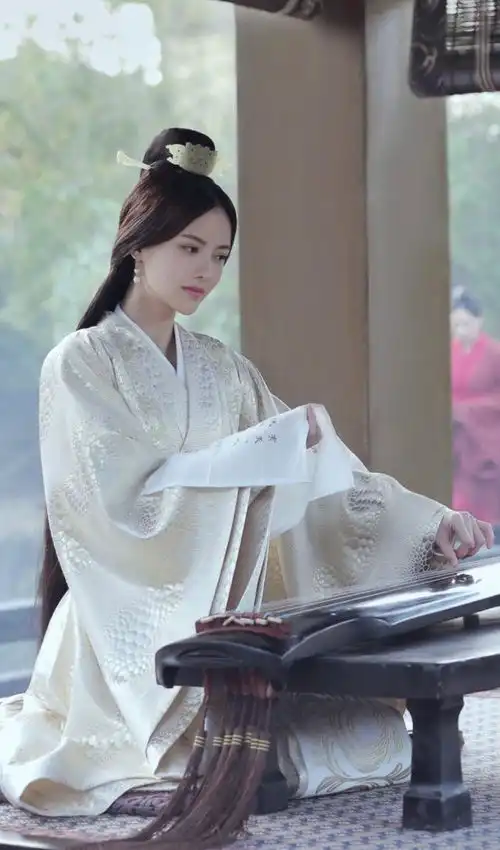 三国第一美女甄宓,二婚嫁给曹丕,被处罚是因为和曹植有染吗