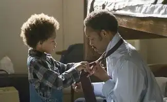 国外有一部大片,剧情大概是这样的一男子因为没钱女人跑了,他带着他的儿子经常睡车站,厕所,
