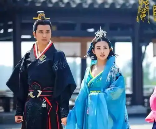 张含韵成功摆脱小胖花后美出新高度,妈呀这是要瘦性大发

