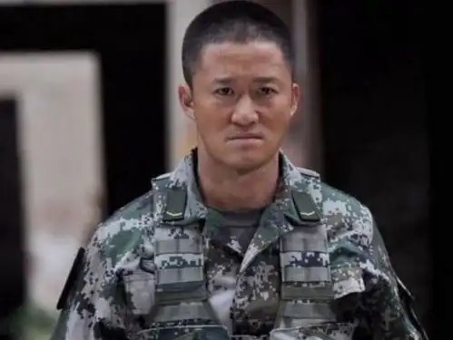 她被吴京亲手捧红,脱下军装美得放肆,这就是谢楠担心的原因吗
