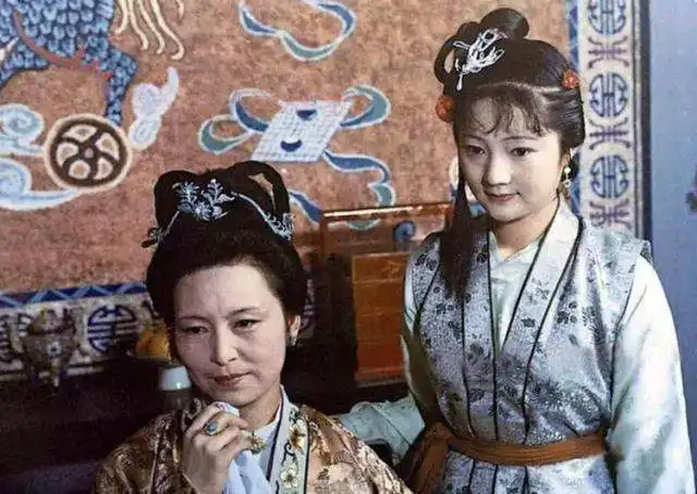 50岁的她参演87红楼梦,她带陈晓旭去见了期待已久的人,89岁依旧活跃荧屏
