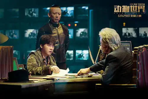 电影动物世界最新剧照发布,李易峰眼神犀利
