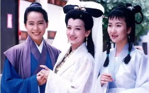 白娘子为何能水漫金山,原来师傅是上古大神,师祖比玉帝还尊贵