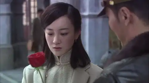 风筝中的山城地下党袁农,为死去女友曾墨怡报仇,出卖郑耀先