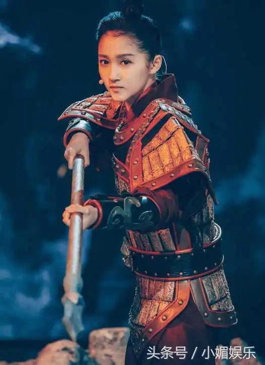 关晓彤花木兰装扮英气逼人,这样的她太可怕了